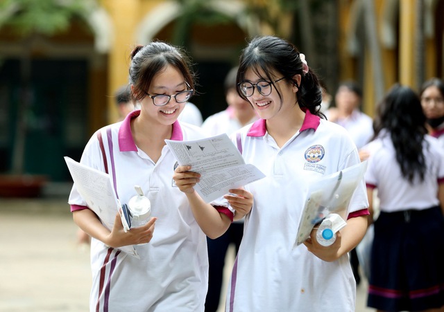 Sẽ nghiên cứu lại việc dùng chứng chỉ năng lực ngoại ngữ để miễn thi tốt nghiệp - Ảnh 2. Sẽ nghiên cứu lại việc dùng chứng chỉ năng lực ngoại ngữ để miễn thi tốt nghiệp - Ảnh 2.