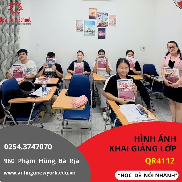 Giáo viên và học viên lớp tiếng Anh giao tiếp QR4112 tại Bà Rịa