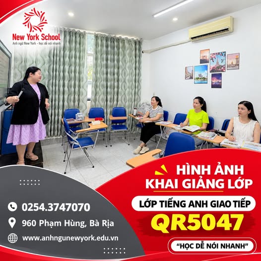 Giáo viên và học viên lớp tiếng Anh giao tiếp QR5047 tại Bà Rịa